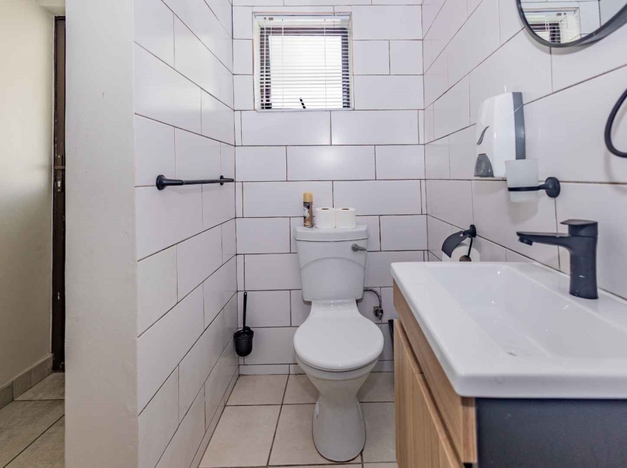 To Let 1 Bedroom Property for Rent in Oakdale Western Cape